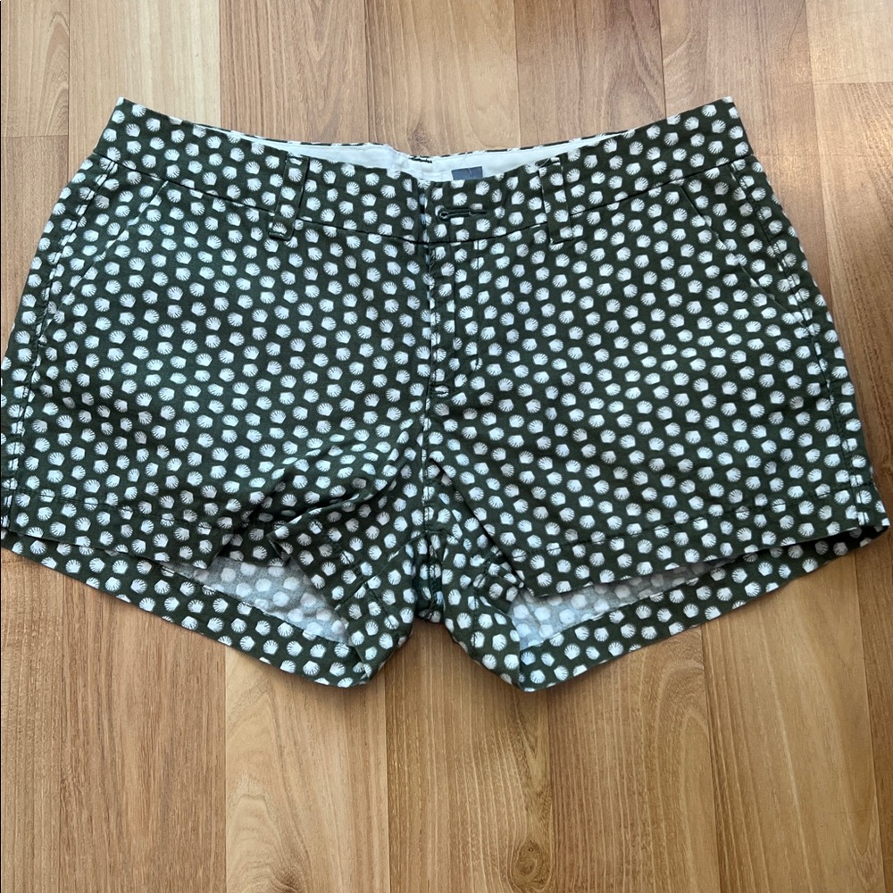 Old Navy Khaki green and white shell design shorts size 4
